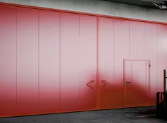 Распашные противопожарные ворота в складском помещении